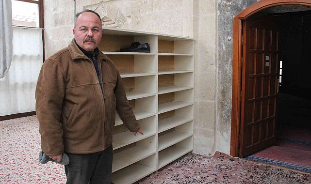 Polis, 10 günlük bebeği cami kapısına terk eden anneyi arıyor