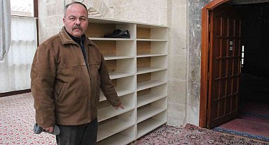 Polis, 10 günlük bebeği cami kapısına terk eden anneyi arıyor