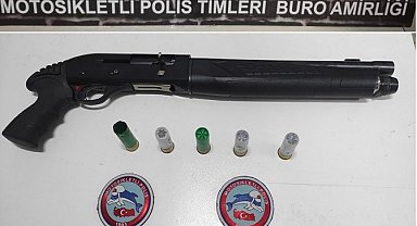 Polis 3 silahı ele geçirip 4 şahsı yakaladı