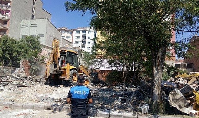 Polis 691 metruk binaya müdahale etti, 76 bin 42 vatandaşı bilgilendirildi