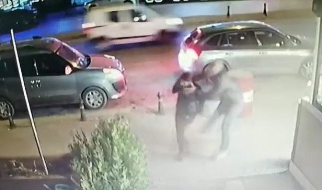 Restoran çıkışı kadının tekme tokat darp edilmesi kamerada