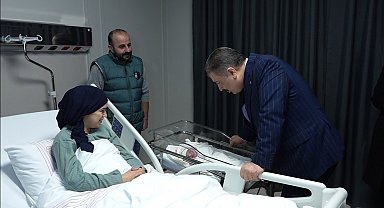 Sağlık Bakanı Koca yeni yılı 5 ayrı hastanede karşıladı