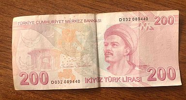 Sahte zannettiği para hatalı baskı çıktı
