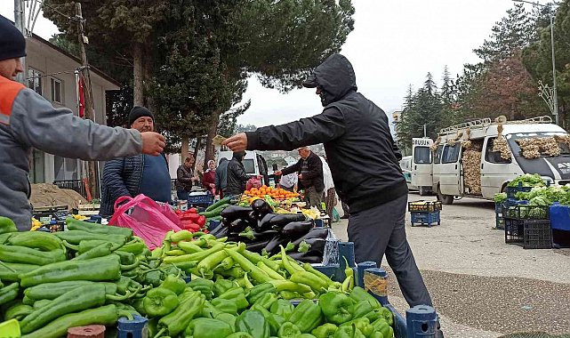 Sarıcakaya pazarında organik ürünler halkın beğenisine sunuluyor