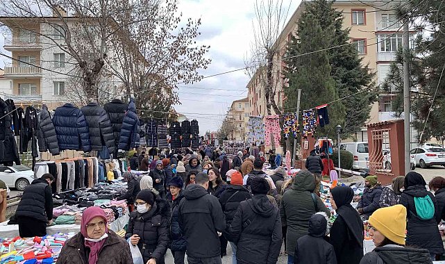 Semt pazarı tıklım tıklım
