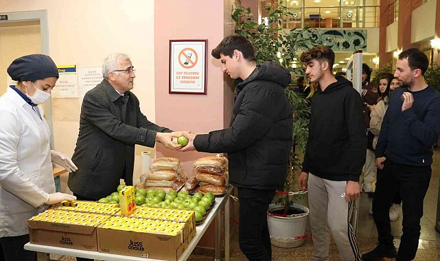 Sınav haftasında ESOGÜ'lü öğrencilere kumanya desteği