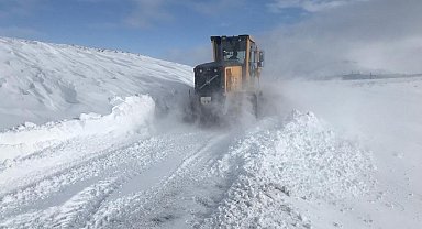 Sivas'ta 52 yerleşim yeri yolu ulaşıma kapandı