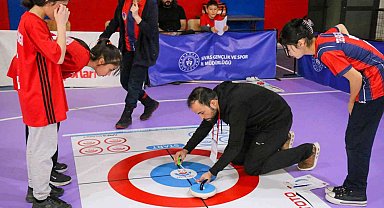 Sivas'ta okullar Floor Curling de yarıştı