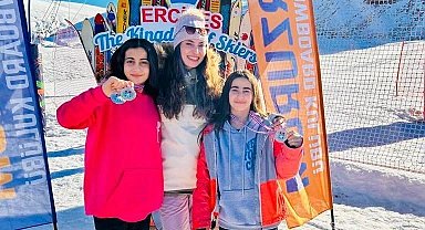 Sivaslı kayakçılar Kayseri'de derece yaptı