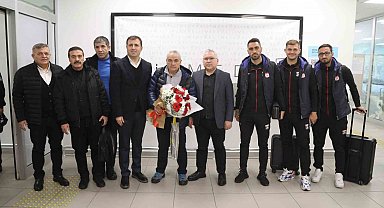 Sivasspor kafilesi 5 eksikle Alanya'da
