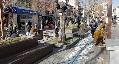 Soğuğa rağmen güneşin tadını çıkardılar