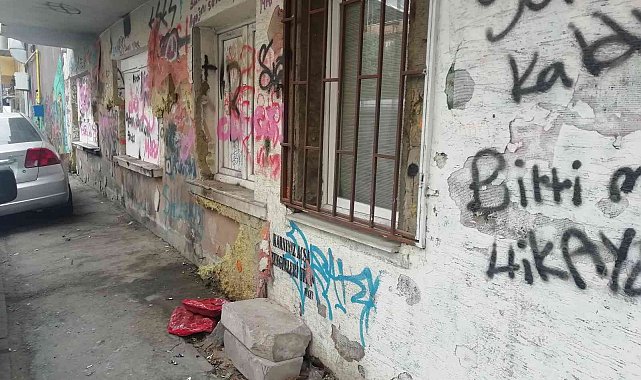 Sokaktaki çirkin görüntü