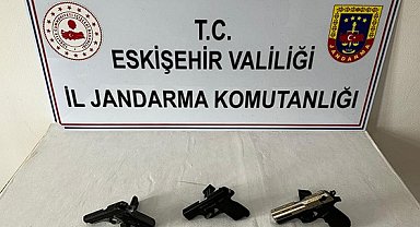 Şüphelenilen şahsın evinden 3 adet tabancı çıktı