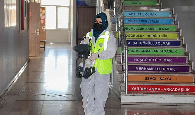 Talas'taki okullarda yarıyıl tatili temizliği