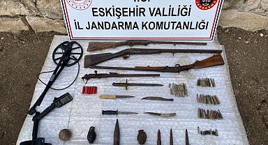 Tarihi eser kaçakçılığı şüphelisinin evinden cephanelik çıktı