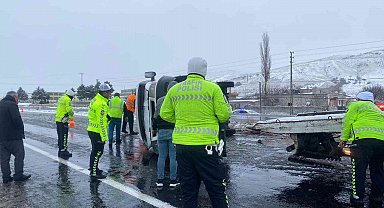 Tarım işçilerini taşıyan minibüs devrildi: 1 ölü, 13 yaralı