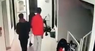 Tek tek sırayla çaldılar