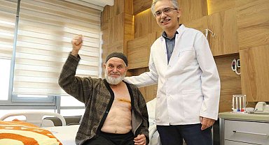 Tıkalı 3 kalp damarı 8 santimlik kesiyle değiştirildi