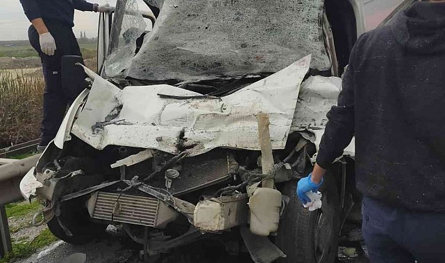 Tıra arkadan çarpan sürücü yaralı kurtuldu
