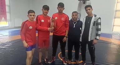 Tomarzalı pehlivanlar Türkiye güreş müsabakalarına katılmaya hak kazandı