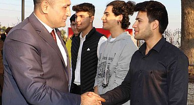 Toroslar Belediyesi, eğitim yardımının ilk taksitini öğrencilerin hesaplarına yatırdı