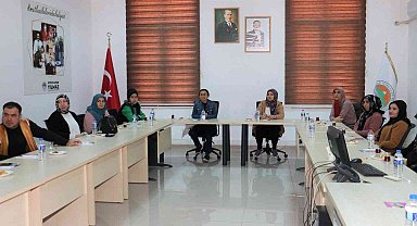 Toroslar'da çocuklar atölyede, aileler eğitimde
