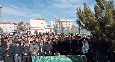 Trafik kazasında hayatını kaybeden Rabia'nın son yolculuğuna uğurladığı anlar yürekleri dağladı