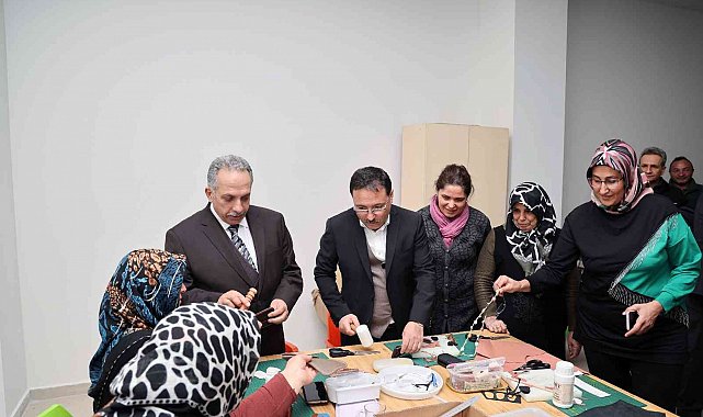 Vali Çiçek ve Başkan Yalçın deri tezgahında