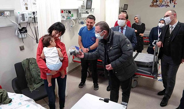 Vali Polat, yılbaşı gecesi kamu görevlilerini ziyaret etti
