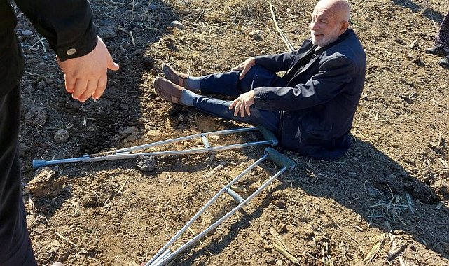 Vatandaşlar takla atan aracı elleriyle düzelterek yaralıyı kurtardı