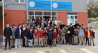Yahyalı Belediyesi köy okullarına 5 bin kitap dağıttı