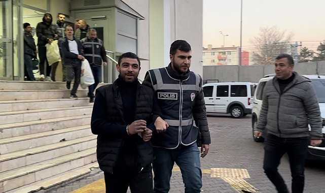Yakalanan zanlılardan biri basın mensuplarına isim taktı, diğeri tükürdü