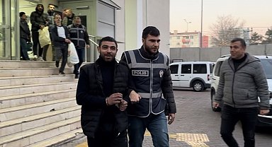 Yakalanan zanlılardan biri basın mensuplarına isim taktı, diğeri tükürdü