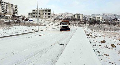 Yenimahalle'de kar mesaisi