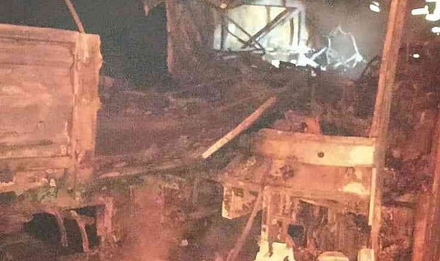 Yolcu otobüsü tıra arkadan çarptı: 3 ölü