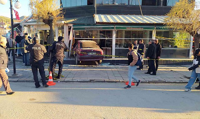 Yozgat'ta otomobil kafeye daldı: 5 yaralı