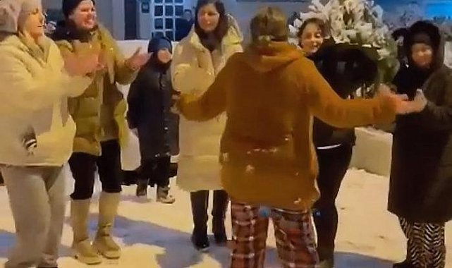 Ankara beyaza büründü! Kar yağışını sokakta halay çekerek kutladılar