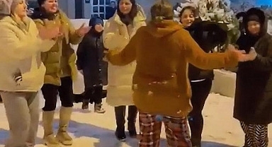 Ankara beyaza büründü! Kar yağışını sokakta halay çekerek kutladılar