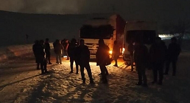 Bitlis'te kar nedeniyle yol kapandı! 60 kişi dondurucu soğukta mahsur kaldı
