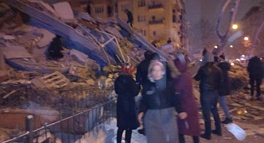 Deprem anında bina nasıl çöker, yıkılır? Deprem nedeniyle Kahramanmaraş, Adana, Diyarbakır, Malatya, Maraş ve Hatay'da yıkılan evler var