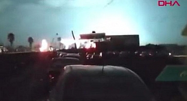 Hatay'daki deprem karavan kamerasından böyle görüntülendi! Yer yerinden oynadı, gökyüzü parladı