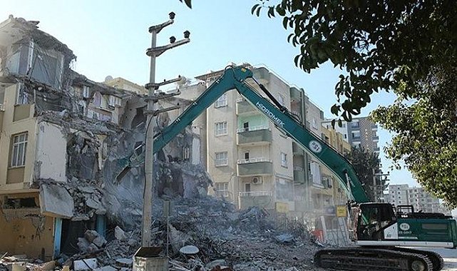 Yıkılan binalarda kolon kesme iddiası! 4 şüpheli tutuklandı