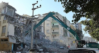 Yıkılan binalarda kolon kesme iddiası! 4 şüpheli tutuklandı