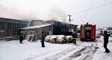 Yozgat'ta kereste atölyesinde çıkan yangın söndürüldü