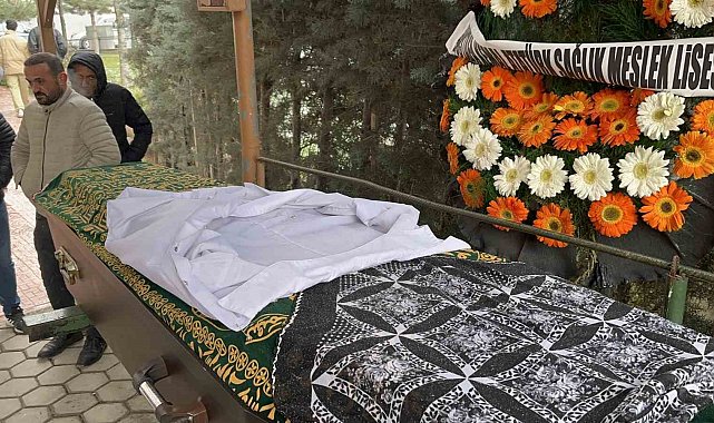 17 yaşındaki Kader, hemşire önlüğü örtülen tabutunda son yolculuğuna uğurlandı