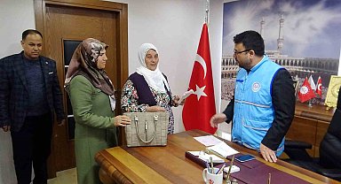20 yılda biriktirdiği umre parasını depremzedeler için bağışladı
