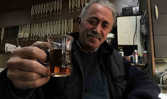 30 yıldır lületaşı tozunu çayıyla ve suyuyla karıştırıp içiyor