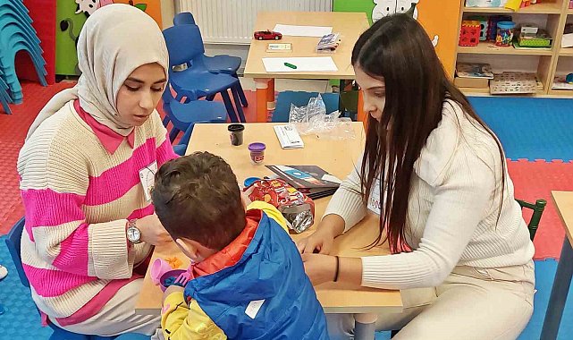 Akademisyen ve üniversite öğrencileri depremzede çocukları yalnız bırakmayacak