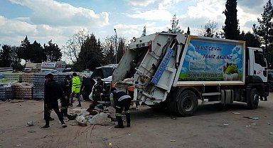 Akdeniz Belediyesi ekipleri deprem bölgesinde hizmet veriyor