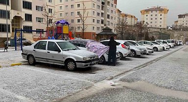 Aksaray'da şiddetli dolu yağışı şehri beyaza bürüdü